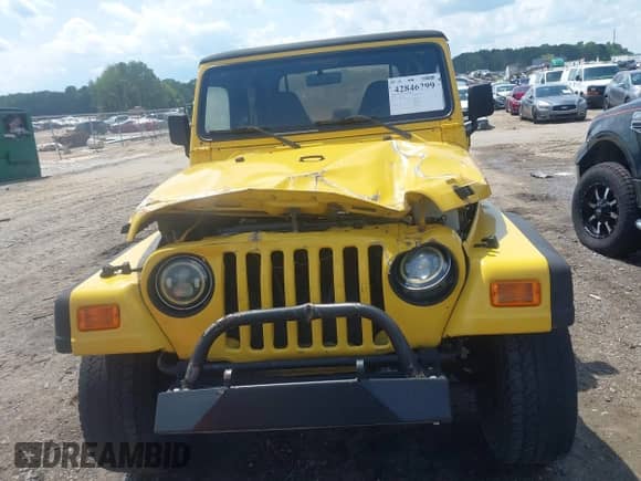 2000 Jeep Wrangler SE with VIN 1J4FA29PXYP761165, listed as a IAAI auction lot 42846299 with 182,415 mi miles and . Bid and sale history available at DreamBid. Image 12.