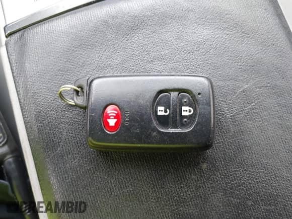 2015 Toyota Prius Two z VIN JTDZN3EU0FJ021004, wystawiony jako IAAI lot #42599419 z przebiegiem 242 333 mil mil oraz . Historia ofert i sprzedaży dostępna na DreamBid. Obrazek 11.