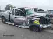 2000 GMC Sierra 1500 SLE z VIN 1GTEC19T9YZ326564, wystawiony jako IAAI lot #41284750 z przebiegiem 327 416 mil mil oraz . Historia ofert i sprzedaży dostępna na DreamBid. Obrazek 1.