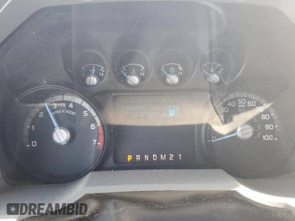 2015 Ford F-250 XL z VIN 1FTBF2B64FEA56300, wystawiony jako Copart lot #68906685 z przebiegiem 277 739 mil mil oraz Czysty tytuł • Clean title. Historia ofert i sprzedaży dostępna na DreamBid. Obrazek 9.