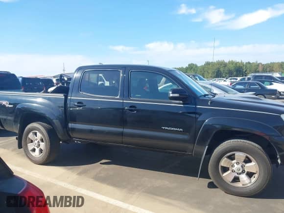 2012 Toyota Tacoma z VIN 3TMLU4EN6CM081438, wystawiony jako IAAI lot #43286888 z przebiegiem 70 313 mil mil oraz . Historia ofert i sprzedaży dostępna na DreamBid. Obrazek 13.