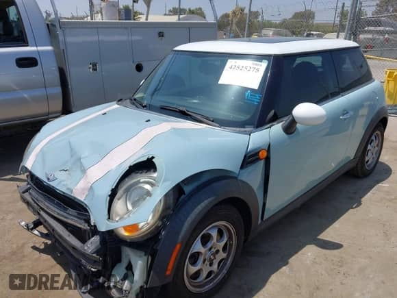 2012 MINI Hardtop with VIN WMWSU3C54CT260293, listed as a IAAI auction lot 42525275 with 132,791 mi miles and . Bid and sale history available at DreamBid. Image 2.