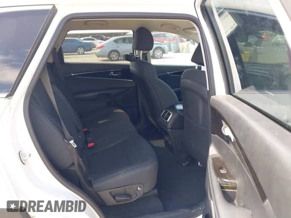 2020 Kia Sorento LX with VIN 5XYPG4A37LG699314, listed as a IAAI auction lot 42536131 with 120,201 mi miles and . Bid and sale history available at DreamBid. Image 8.