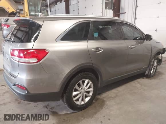 2018 Kia Sorento LX with VIN 5XYPGDA52JG371894, listed as a IAAI auction lot 42197181 with 111,547 mi miles and . Bid and sale history available at DreamBid. Image 4.
