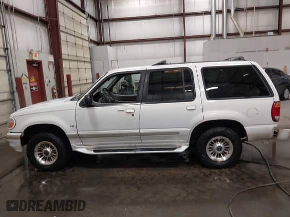 1998 Ford Explorer XLT с VIN 1FMZU35P6WZB26527, выставлен на аукционе IAAI как лот 42235991 с пробегом 215 020 миль миль и . История ставок и продаж доступна на DreamBid. Изображение 15.