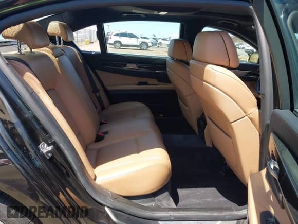 2011 BMW 7 Series 750Li with VIN WBAKB8C5XBCY64531, listed as a IAAI auction lot 42350009 with 113,893 mi miles and . Bid and sale history available at DreamBid. Image 8.