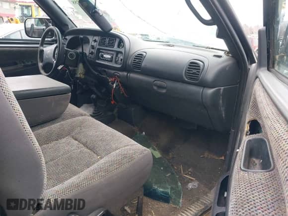 1998 Dodge 1500 z VIN 1B7HF16Z1WS597895, wystawiony jako IAAI lot #41442288 z przebiegiem 127 073 mil mil oraz . Historia ofert i sprzedaży dostępna na DreamBid. Obrazek 5.