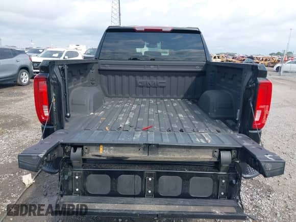 2024 GMC Sierra 1500 SLT с VIN 3GTUUDEDXRG419815, выставлен на аукционе IAAI как лот 43256565 с пробегом 15 975 миль миль и . История ставок и продаж доступна на DreamBid. Изображение 18.