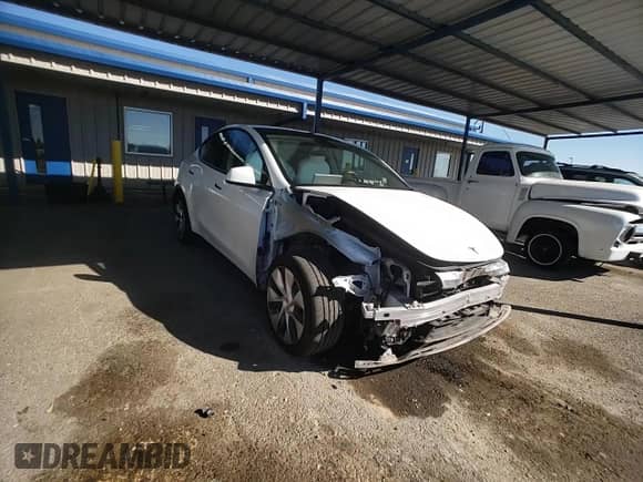 2022 Tesla Model Y Long Range z VIN 7SAYGDEEXNF355456, wystawiony jako Copart lot #85502145 z przebiegiem 62 023 mil mil oraz Szkoda całkowita • Salvage title. Historia ofert i sprzedaży dostępna na DreamBid. Obrazek 13.