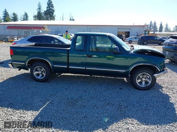 1998 Chevrolet S-10 LS с VIN 1GCCS19X0W8155512, выставлен на аукционе IAAI как лот 42454757 с пробегом 128 848 миль миль и . История ставок и продаж доступна на DreamBid. Изображение 14.