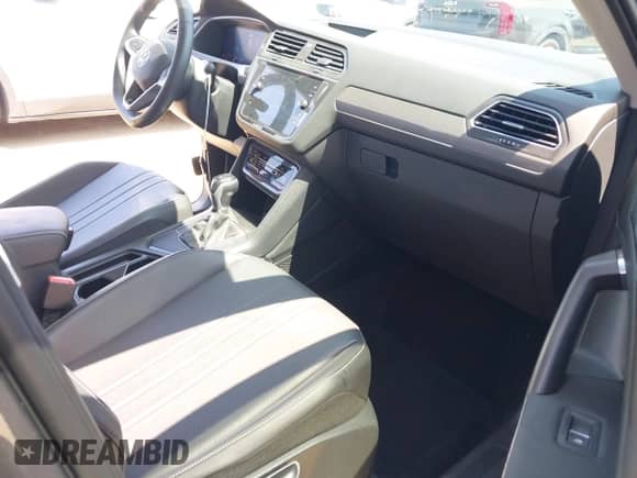 2022 Volkswagen Tiguan SE with VIN 3VV3B7AX5NM013117, listed as a IAAI auction lot 42562304 with 25,786 mi miles and . Bid and sale history available at DreamBid. Image 5.