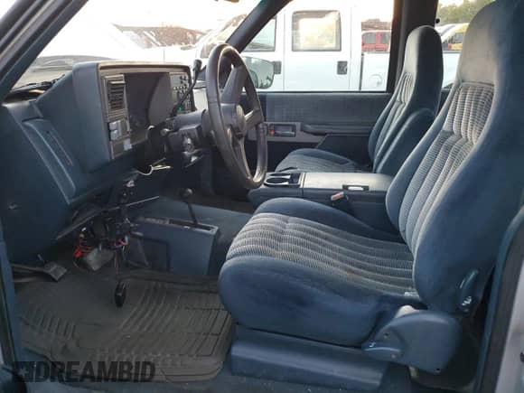 1994 Chevrolet Silverado 2500 z VIN 2GCFK29K3R1328311, wystawiony jako Copart lot #71533854 z przebiegiem 254 006 mil mil oraz Szkoda całkowita • Salvage title. Historia ofert i sprzedaży dostępna na DreamBid. Obrazek 7.