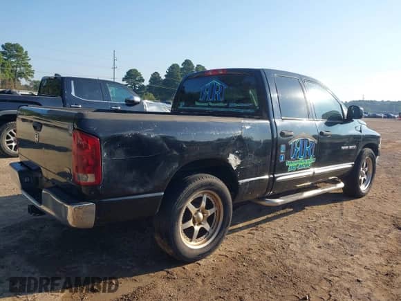 2005 Dodge 1500 SLT с VIN 1D7HA18D75S360428, выставлен на аукционе IAAI как лот 43309180 с пробегом 264 020 миль миль и . История ставок и продаж доступна на DreamBid. Изображение 4.