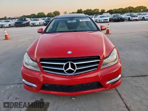 2014 Mercedes-Benz C 250 z VIN WDDGJ4HB8EG266542, wystawiony jako Copart lot #69877035 z przebiegiem 132 777 mil mil oraz Czysty tytuł • Clean title. Historia ofert i sprzedaży dostępna na DreamBid. Obrazek 5.
