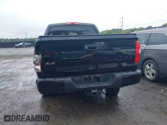 2019 Toyota Tundra SR5 с VIN 5TFAY5F15KX792392, выставлен на аукционе IAAI как лот 43157300 с пробегом 73 246 миль миль и . История ставок и продаж доступна на DreamBid. Изображение 16.