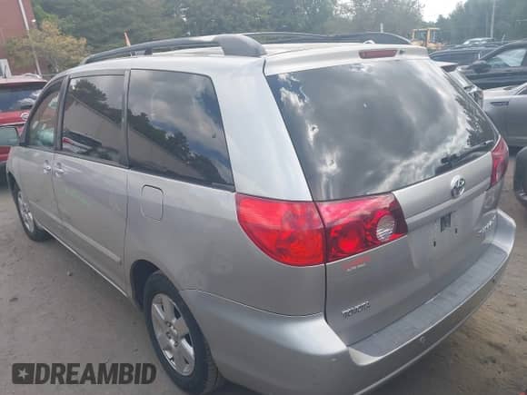 2009 Toyota Sienna XLE with VIN 5TDZK22C79S257834, listed as a IAAI auction lot 43212146 with 184,750 mi miles and . Bid and sale history available at DreamBid. Image 3.