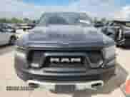 2019 Ram 1500 Rebel z VIN 1C6SRFET7KN871348, wystawiony jako Copart lot #85364805 z przebiegiem 138 362 mil mil oraz Czysty tytuł • Clean title. Historia ofert i sprzedaży dostępna na DreamBid. Obrazek 5.