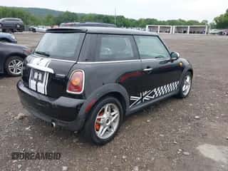 2009 MINI Hardtop with VIN WMWMF33539TW76329, listed as a IAAI auction lot 42512079 with 94,865 mi miles and . Bid and sale history available at DreamBid. Image 4.