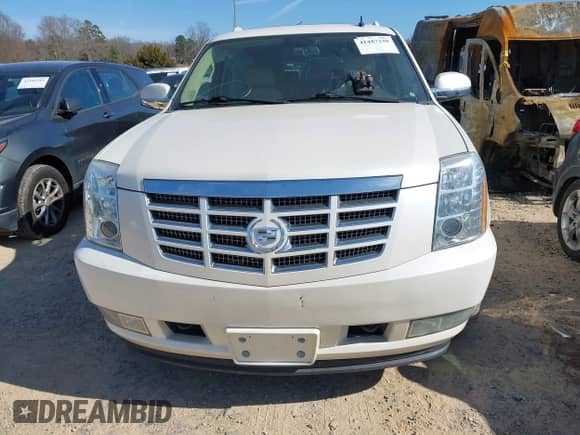2011 Cadillac Escalade ESV Premium z VIN 1GYS4JEF1BR154922, wystawiony jako IAAI lot #41487239 z przebiegiem 154 979 mil mil oraz . Historia ofert i sprzedaży dostępna na DreamBid. Obrazek 12.