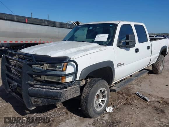 2005 Chevrolet Silverado 2500HD LS с VIN 1GCHC23275F924586, выставлен на аукционе IAAI как лот 41342227 с пробегом 495 264 миль миль и . История ставок и продаж доступна на DreamBid. Изображение 2.