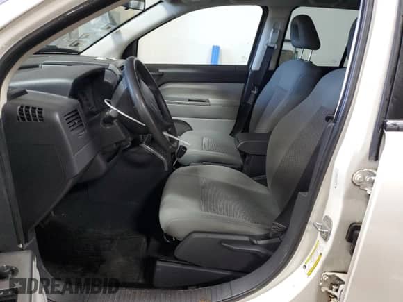 2007 Jeep Compass Sport with VIN 1J8FT47W87D414139, listed as a Copart auction lot 52924175 with 48,402 mi miles and Salvage title. Bid and sale history available at DreamBid. Image 7.