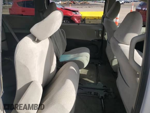 2011 Toyota Sienna LE с VIN 5TDKK3DC3BS136714, выставлен на аукционе Copart как лот 80822825 с пробегом Не указан миль и Списание • Salvage title. История ставок и продаж доступна на DreamBid. Изображение 11.