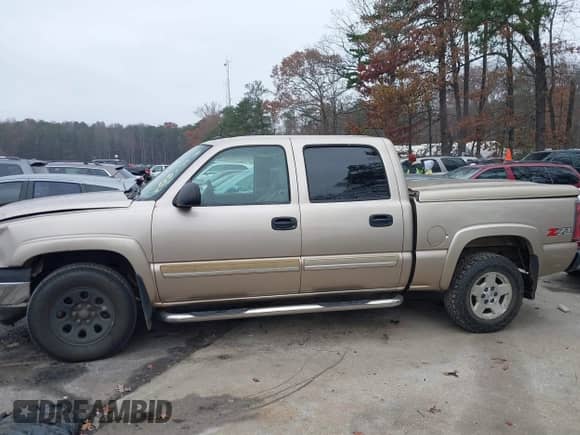 2005 Chevrolet Silverado 1500 LT with VIN 2GCEK13T951250845, listed as a IAAI auction lot 41093130 with 131,092 mi miles and . Bid and sale history available at DreamBid. Image 14.