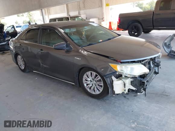 2013 Toyota Camry LE z VIN 4T1BD1FK7DU064283, wystawiony jako IAAI lot #42308435 z przebiegiem 183 355 mil mil oraz . Historia ofert i sprzedaży dostępna na DreamBid. Obrazek 1.