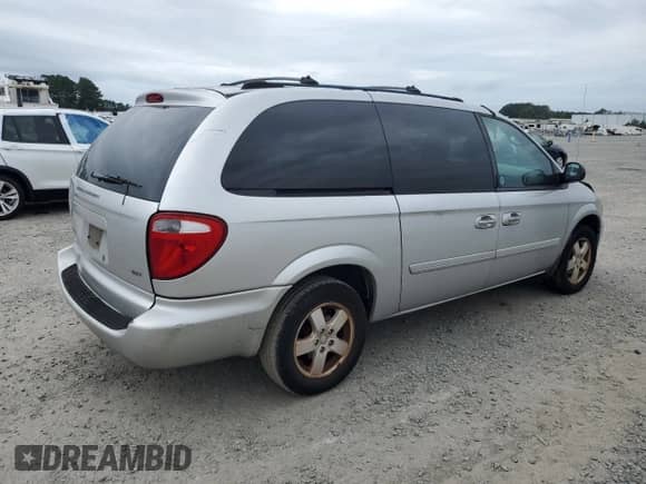 2005 Dodge Caravan SXT с VIN 2D4GP44L65R525599, выставлен на аукционе Copart как лот 73297944 с пробегом 230 808 миль миль и Списание • Salvage title. История ставок и продаж доступна на DreamBid. Изображение 3.