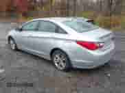 2013 Hyundai Sonata GLS z VIN 5NPEB4AC5DH789657, wystawiony jako IAAI lot #43554776 z przebiegiem 47 342 mil mil oraz . Historia ofert i sprzedaży dostępna na DreamBid. Obrazek 3.