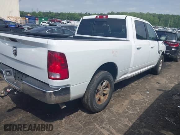 2020 Ram 1500 SLT z VIN 1C6RR6TT9LS111068, wystawiony jako IAAI lot #42132794 z przebiegiem 131 133 mil mil oraz . Historia ofert i sprzedaży dostępna na DreamBid. Obrazek 4.