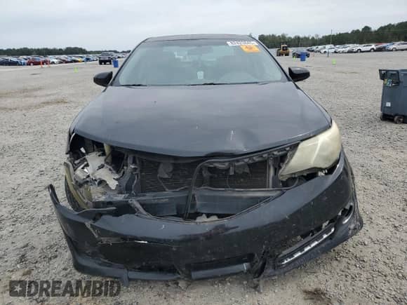 2013 Toyota Camry SE z VIN 4T1BF1FK9DU693943, wystawiony jako Copart lot #82423845 z przebiegiem 357 152 mil mil oraz Szkoda całkowita • Salvage title. Historia ofert i sprzedaży dostępna na DreamBid. Obrazek 5.