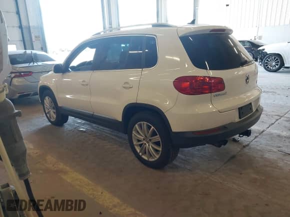 2012 Volkswagen Tiguan S с VIN WVGBV7AXXCW572690, выставлен на аукционе IAAI как лот 42074464 с пробегом 133 049 миль миль и . История ставок и продаж доступна на DreamBid. Изображение 3.