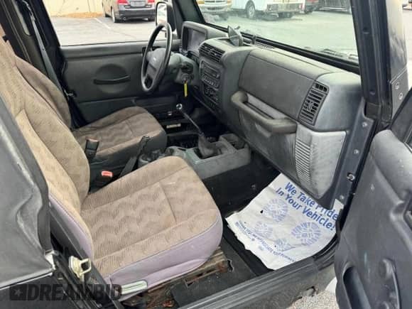 2005 Jeep Wrangler SE z VIN 1J4FA29145P369029, wystawiony jako Copart lot #81878874 z przebiegiem 102 942 mil mil oraz Czysty tytuł • Clean title. Historia ofert i sprzedaży dostępna na DreamBid. Obrazek 5.