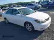 2002 Toyota Camry LE z VIN JTDBE32K820050500, wystawiony jako IAAI lot #42443589 z przebiegiem 262 287 mil mil oraz . Historia ofert i sprzedaży dostępna na DreamBid. Obrazek 1.