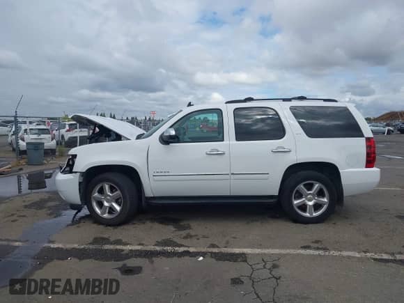 2013 Chevrolet Tahoe LTZ with VIN 1GNSKCE07DR123820, listed as a IAAI auction lot 43353310 with 105,053 mi miles and . Bid and sale history available at DreamBid. Image 15.