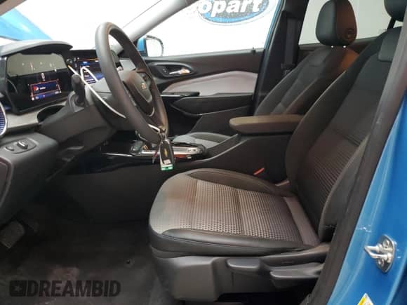 2025 Chevrolet Trax LT с VIN KL77LHEP2SC143010, выставлен на аукционе Copart как лот 86802425 с пробегом 28 997 миль миль и Чистый • Clean title. История ставок и продаж доступна на DreamBid. Изображение 7.