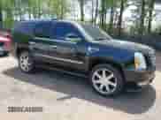 2012 Cadillac Escalade Luxury z VIN 1GYS4BEF0CR107971, wystawiony jako IAAI lot #42124477 z przebiegiem 174 289 mil mil oraz . Historia ofert i sprzedaży dostępna na DreamBid. Obrazek 1.