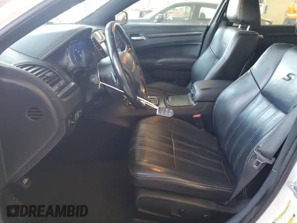 2016 Chrysler 300 S с VIN 2C3CCAGG5GH198632, выставлен на аукционе Copart как лот 85666865 с пробегом 140 883 миль миль и Списание • Salvage title. История ставок и продаж доступна на DreamBid. Изображение 7.