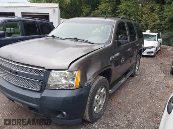 2011 Chevrolet Tahoe LT с VIN 1GNSKBE02BR211195, выставлен на аукционе IAAI как лот 43274878 с пробегом 249 409 миль миль и . История ставок и продаж доступна на DreamBid. Изображение 2.