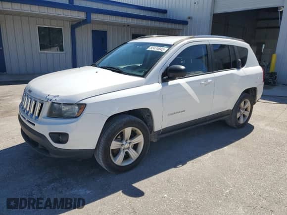 2014 Jeep Compass Sport z VIN 1C4NJDBB4ED773837, wystawiony jako Copart lot #82474845 z przebiegiem 133 337 mil mil oraz Czysty tytuł • Clean title. Historia ofert i sprzedaży dostępna na DreamBid. Obrazek 1.