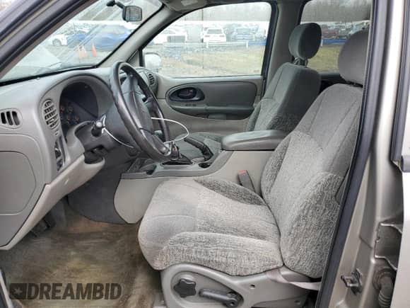 2002 Chevrolet TrailBlazer LTZ z VIN 1GNDT13SX22340251, wystawiony jako Copart lot #49792155 z przebiegiem 229 002 mil mil oraz Szkoda całkowita • Salvage title. Historia ofert i sprzedaży dostępna na DreamBid. Obrazek 7.