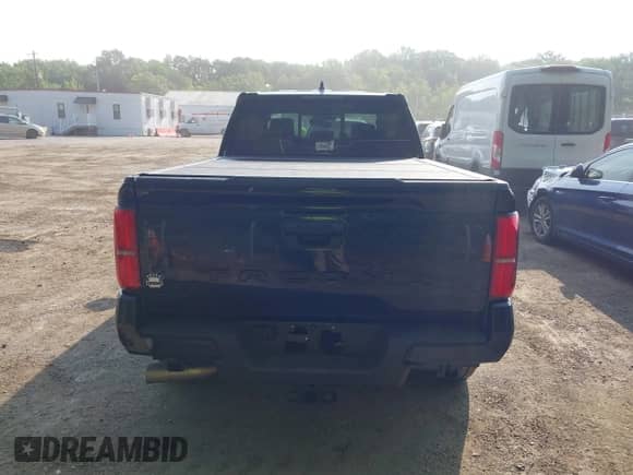2024 Toyota Tacoma SR5 z VIN 3TMLB5JNXRM054348, wystawiony jako IAAI lot #42437739 z przebiegiem 11 274 mil mil oraz . Historia ofert i sprzedaży dostępna na DreamBid. Obrazek 16.