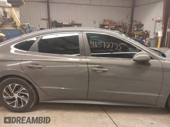 2022 Hyundai Sonata Blue с VIN KMHL24JJ3NA048305, выставлен на аукционе IAAI как лот 41572735 с пробегом 88 085 миль миль и . История ставок и продаж доступна на DreamBid. Изображение 13.