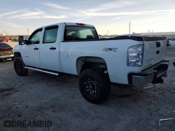 2014 Chevrolet Silverado 2500HD Work Truck z VIN 1GC1KVC8XEF116940, wystawiony jako Copart lot #43041705 z przebiegiem 179 088 mil mil oraz Szkoda całkowita • Salvage title. Historia ofert i sprzedaży dostępna na DreamBid. Obrazek 2.