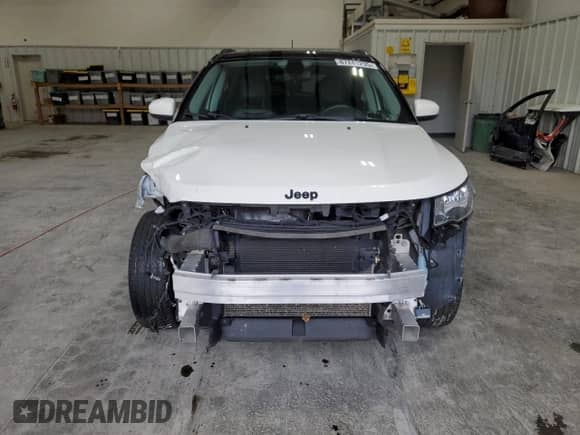 2019 Jeep Compass Latitude with VIN 3C4NJDBB7KT733970, listed as a Copart auction lot 87241235 with 72,963 mi miles and Salvage title. Bid and sale history available at DreamBid. Image 5.