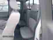 2007 Nissan Frontier XE z VIN 1N6BD06T97C437130, wystawiony jako IAAI lot #42983474 z przebiegiem 124 007 mil mil oraz . Historia ofert i sprzedaży dostępna na DreamBid. Obrazek 8.