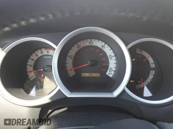 2013 Toyota Tacoma z VIN 5TFLU4EN0DX062427, wystawiony jako Copart lot #80718785 z przebiegiem 186 742 mil mil oraz Szkoda całkowita • Salvage title. Historia ofert i sprzedaży dostępna na DreamBid. Obrazek 9.