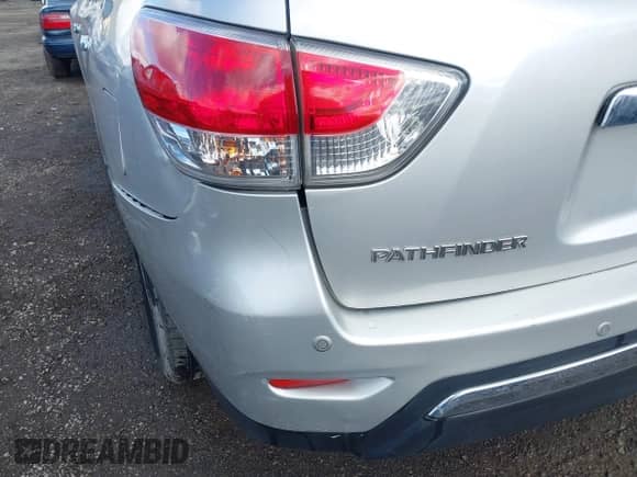 2014 Nissan Pathfinder SL with VIN 5N1AR2MM1EC684139, listed as a IAAI auction lot 43517521 with 208,606 mi miles and . Bid and sale history available at DreamBid. Image 18.