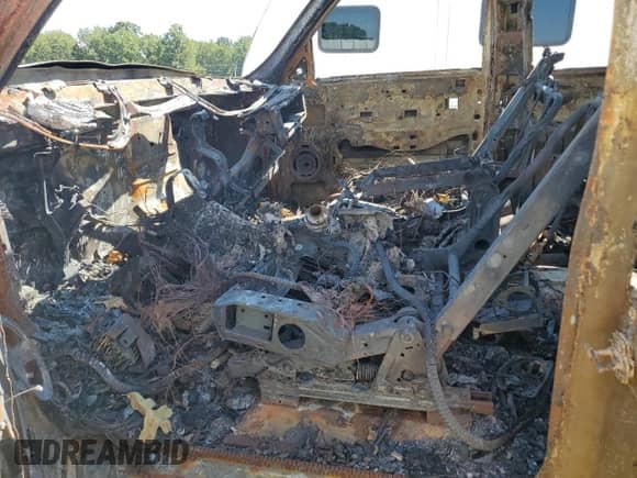 2006 Chevrolet Silverado 3500 LT1 z VIN 1GBJK39D86E281597, wystawiony jako Copart lot #70057195 z przebiegiem Nie podano mil oraz Nie do naprawy • Non repairable. Historia ofert i sprzedaży dostępna na DreamBid. Obrazek 7.